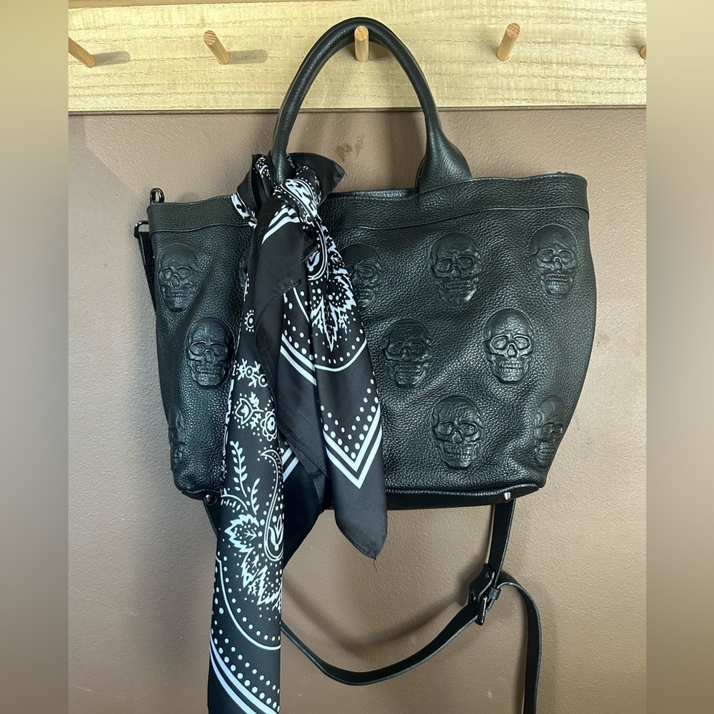IO PELLE EMBOSSED SKULL TOTE